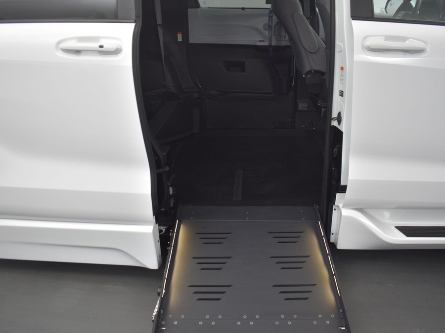 New 2025 Toyota Sienna Hybrid LE - BraunAbility Side Entry Entry Fold Out Automatic Ramp