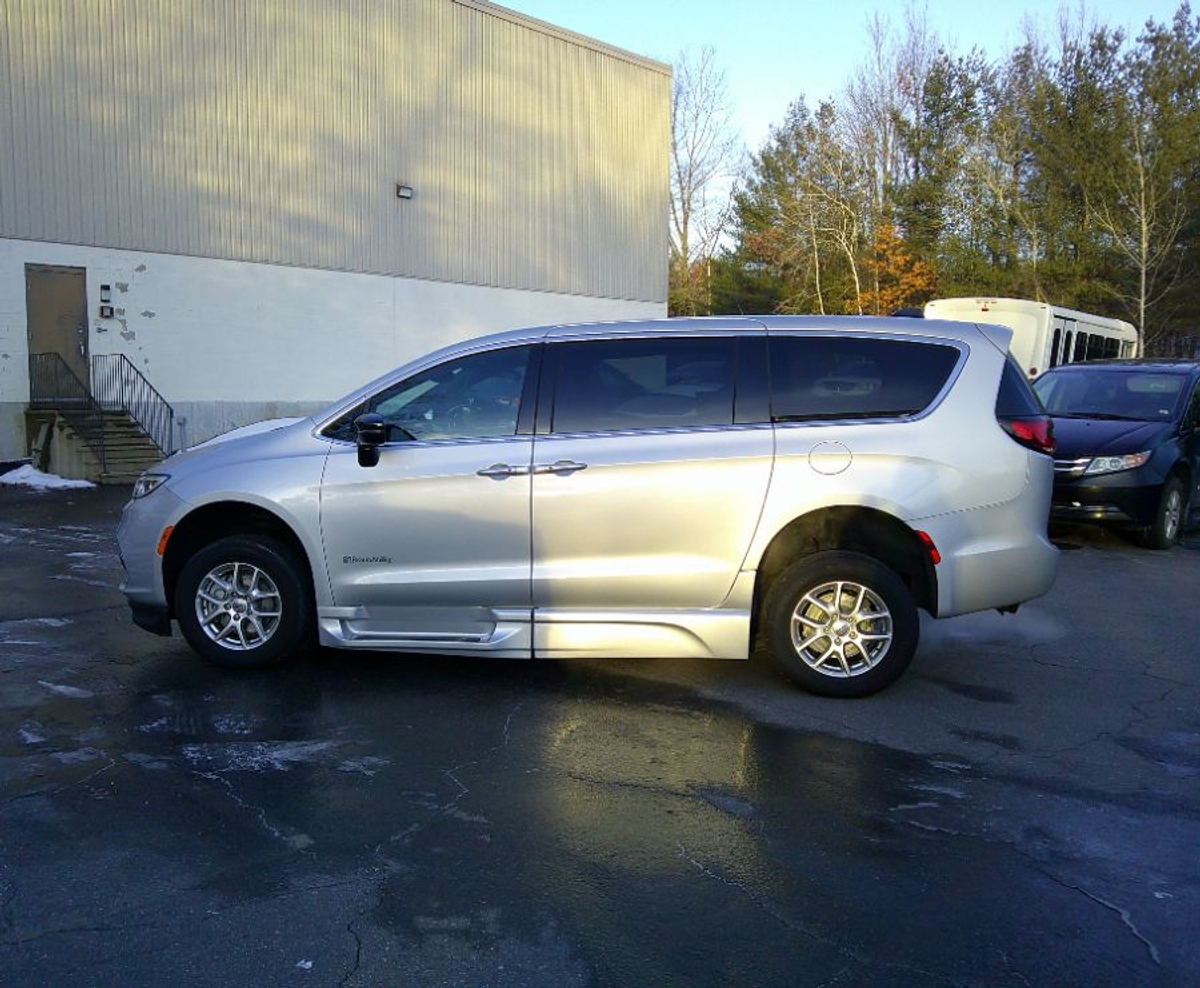 2024 CHRYSLER PACIFICA - Image 10