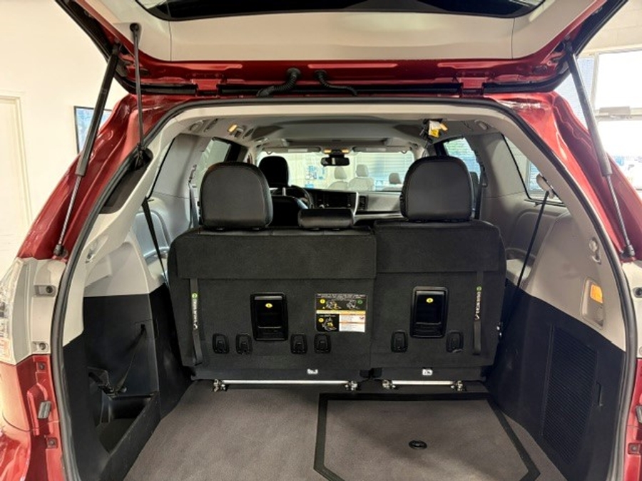 Used 2020 Toyota Sienna SE - BraunAbility Side Entry Fold Out Automatic Ramp