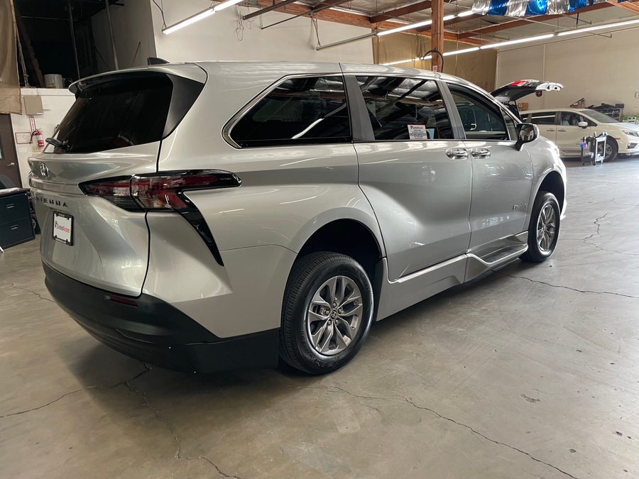 Used 2024 Toyota Sienna Hybrid XLE - BraunAbility Side Entry Fold Out Automatic Ramp