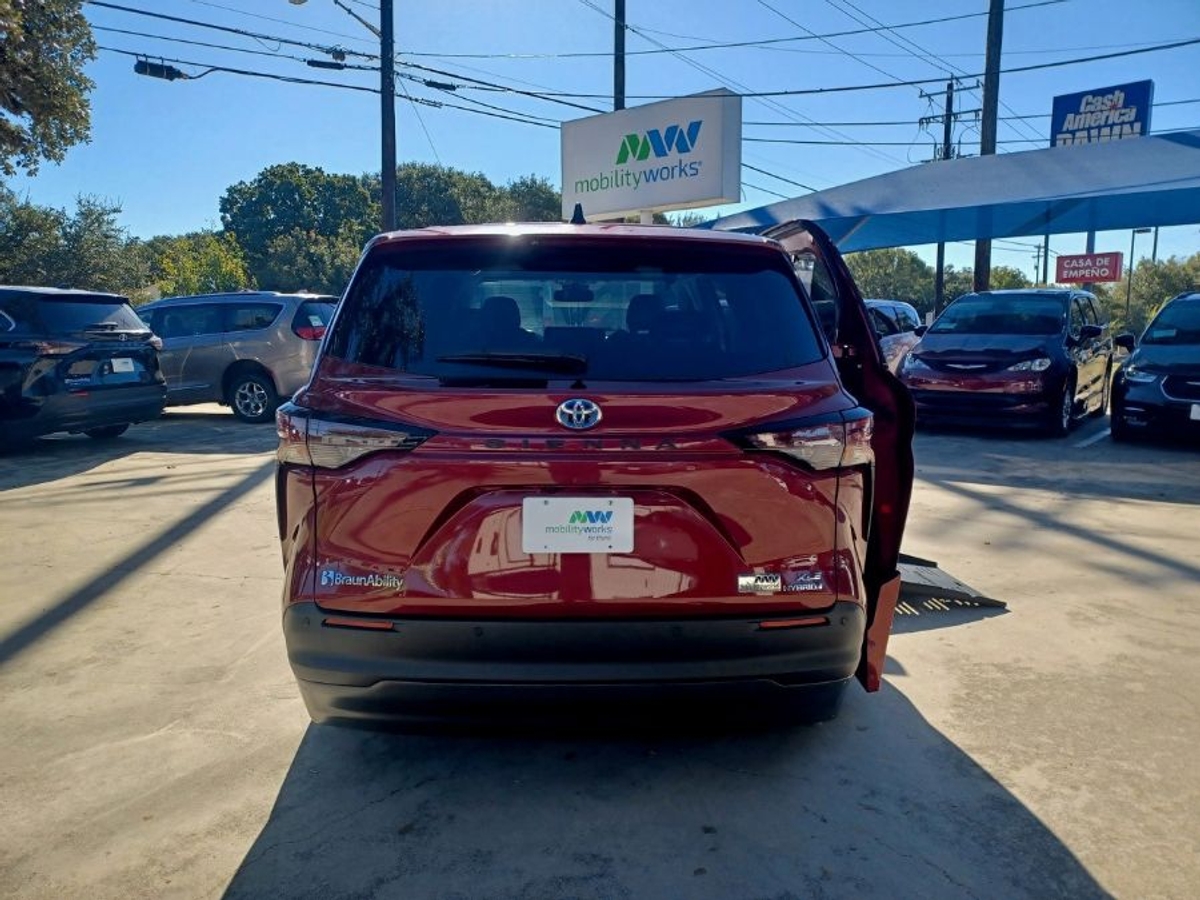 2023 TOYOTA SIENNA - Image 9