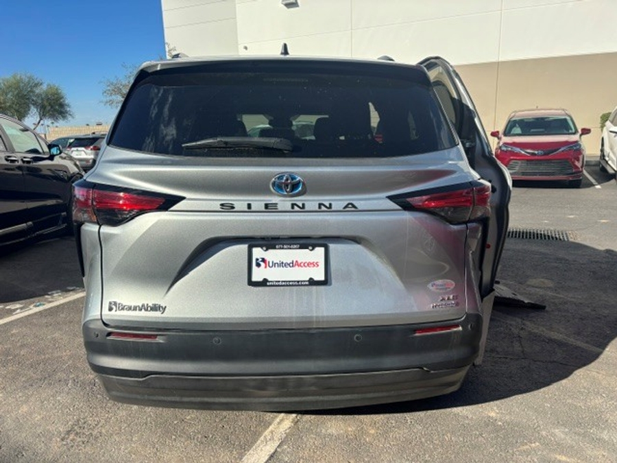 Used 2021 Toyota Sienna Hybrid XLE - BraunAbility Side Entry Fold Out Automatic Ramp