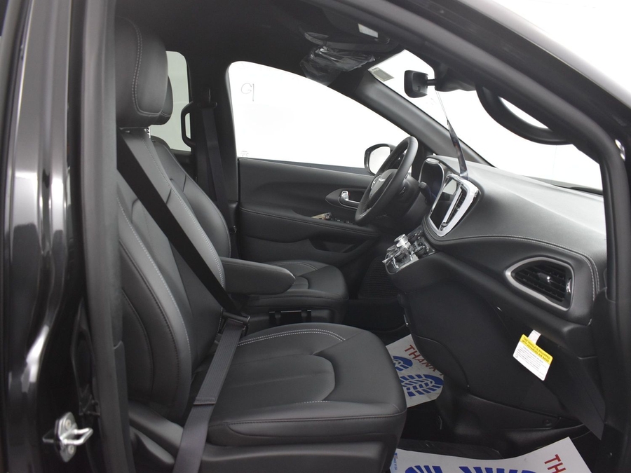 Black Chrysler Pacifica image number 8