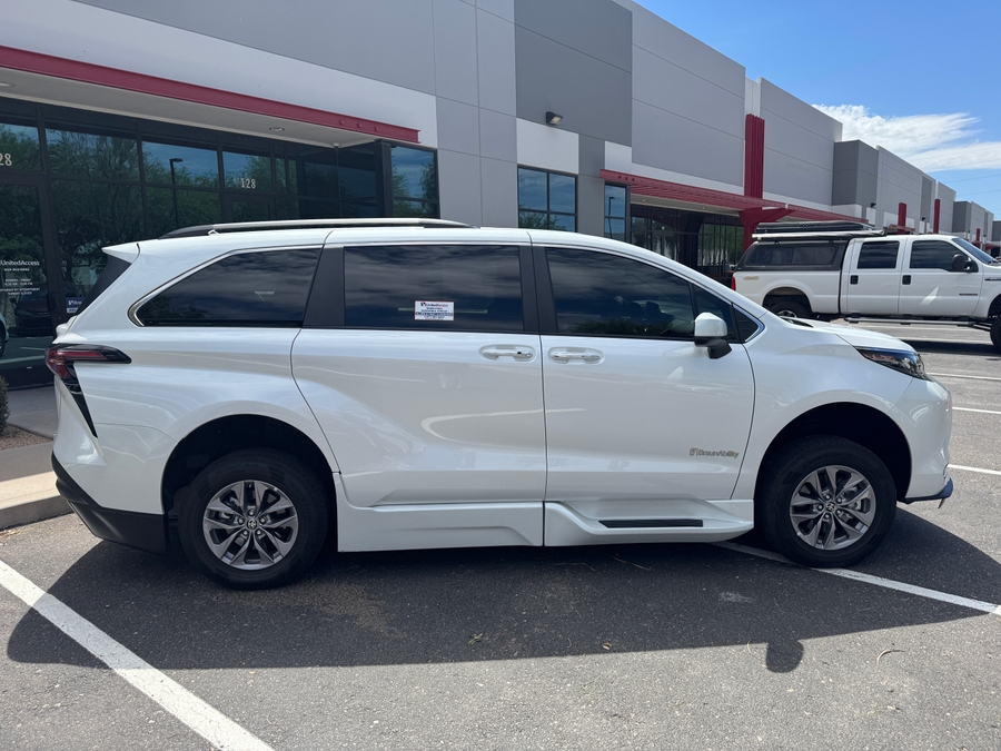 Used 2024 Toyota Sienna Hybrid XLE - BraunAbility Side Entry Fold Out Automatic Ramp
