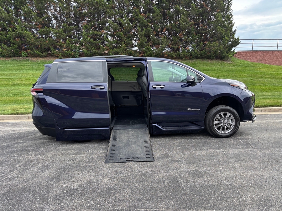 Used 2023 Toyota Sienna Hybrid XLE - BraunAbility Side Entry In Floor Automatic Ramp