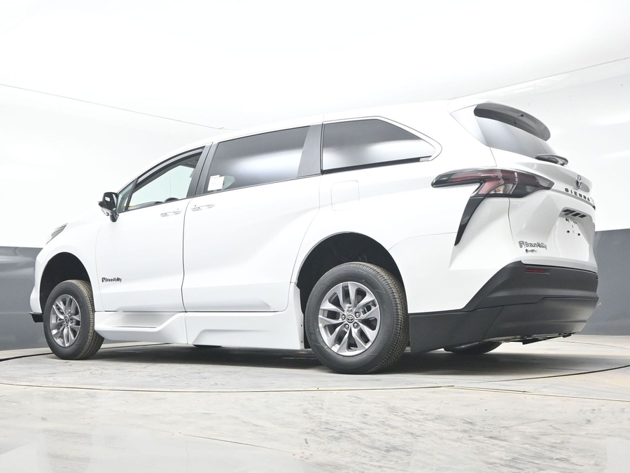 New 2026 Toyota Sienna Hybrid LE - BraunAbility Side Entry Entry Fold Out Automatic Ramp