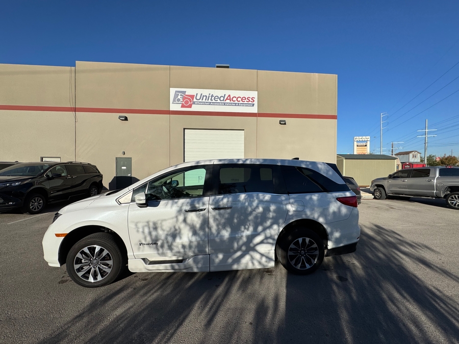 Used 2024 Honda Odyssey EX-L - BraunAbility Side Entry Entry In Floor Automatic Ramp