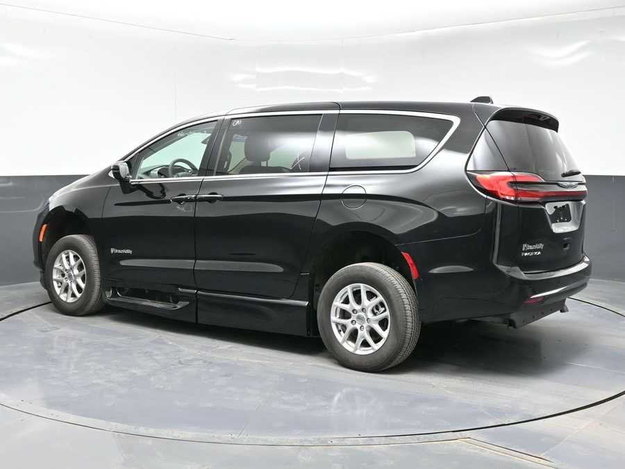 Black Chrysler Pacifica with Side Entry Automatic In Floor ramp