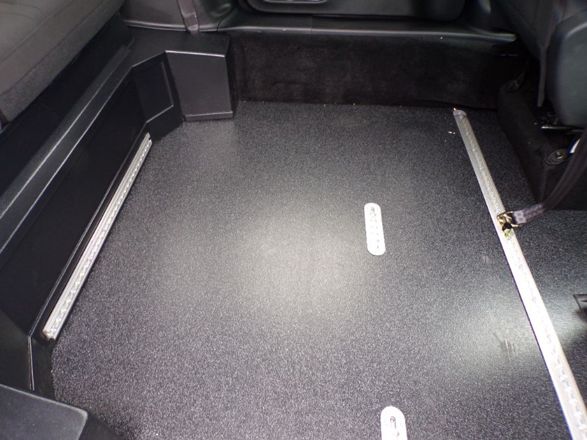 Grey Chrysler Pacifica image number 12