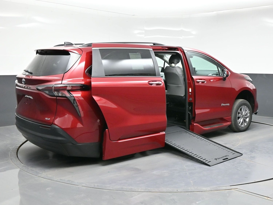 Red Toyota Sienna image number 6