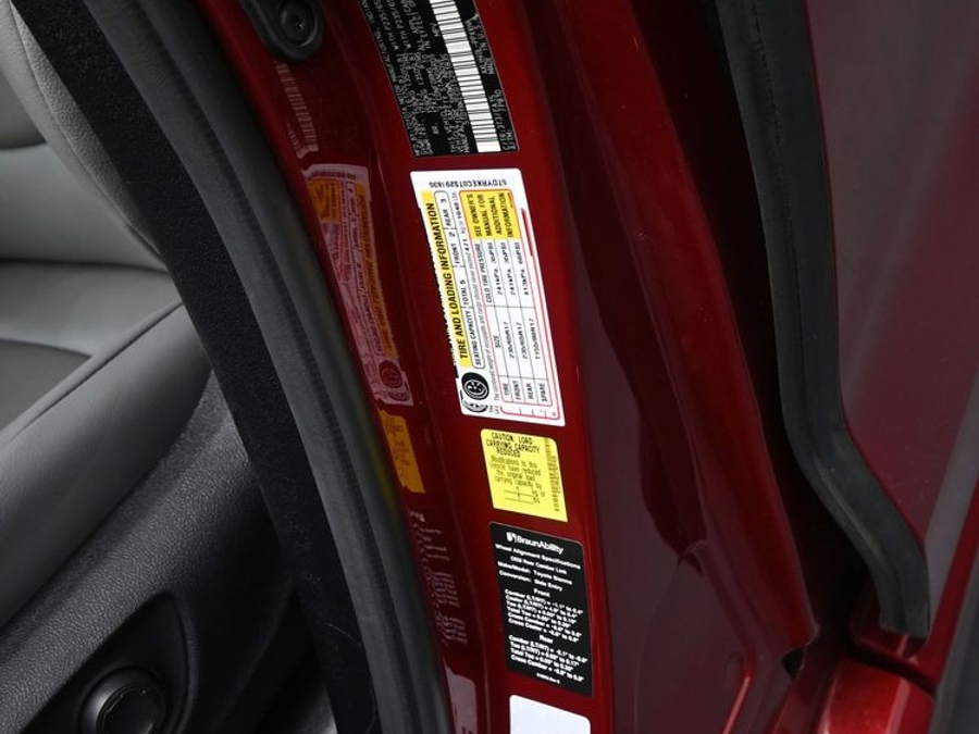New 2026 Toyota Sienna Hybrid XLE Add - BraunAbility Side Entry Entry In Floor Automatic Ramp