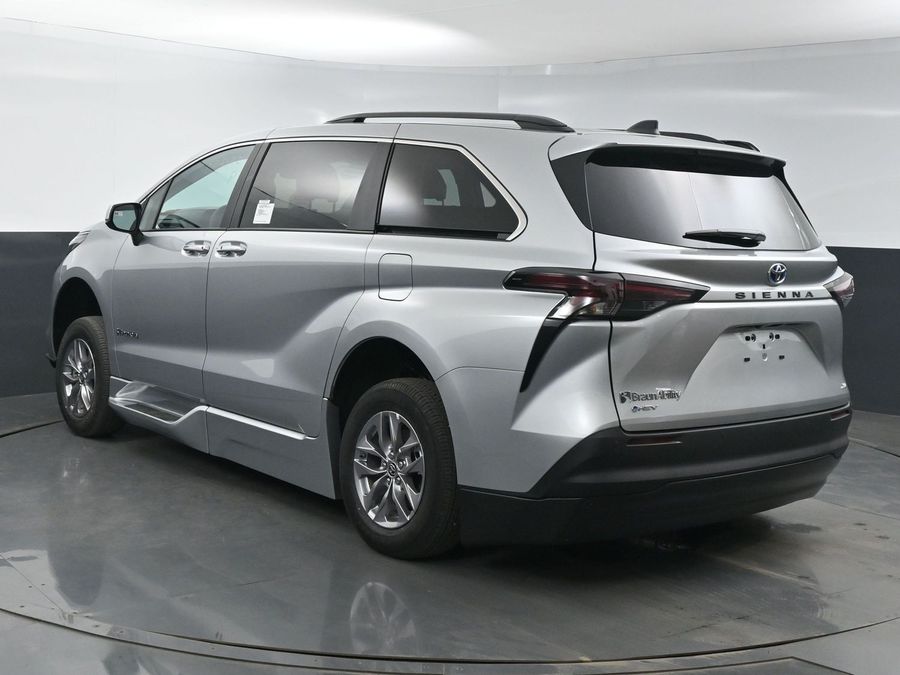New 2025 Toyota Sienna Hybrid XLE Plus - BraunAbility Side Entry Entry In Floor Automatic Ramp