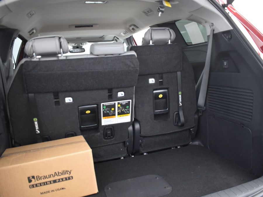 New 2025 Toyota Sienna Hybrid XLE Plus - BraunAbility Side Entry Entry In Floor Automatic Ramp