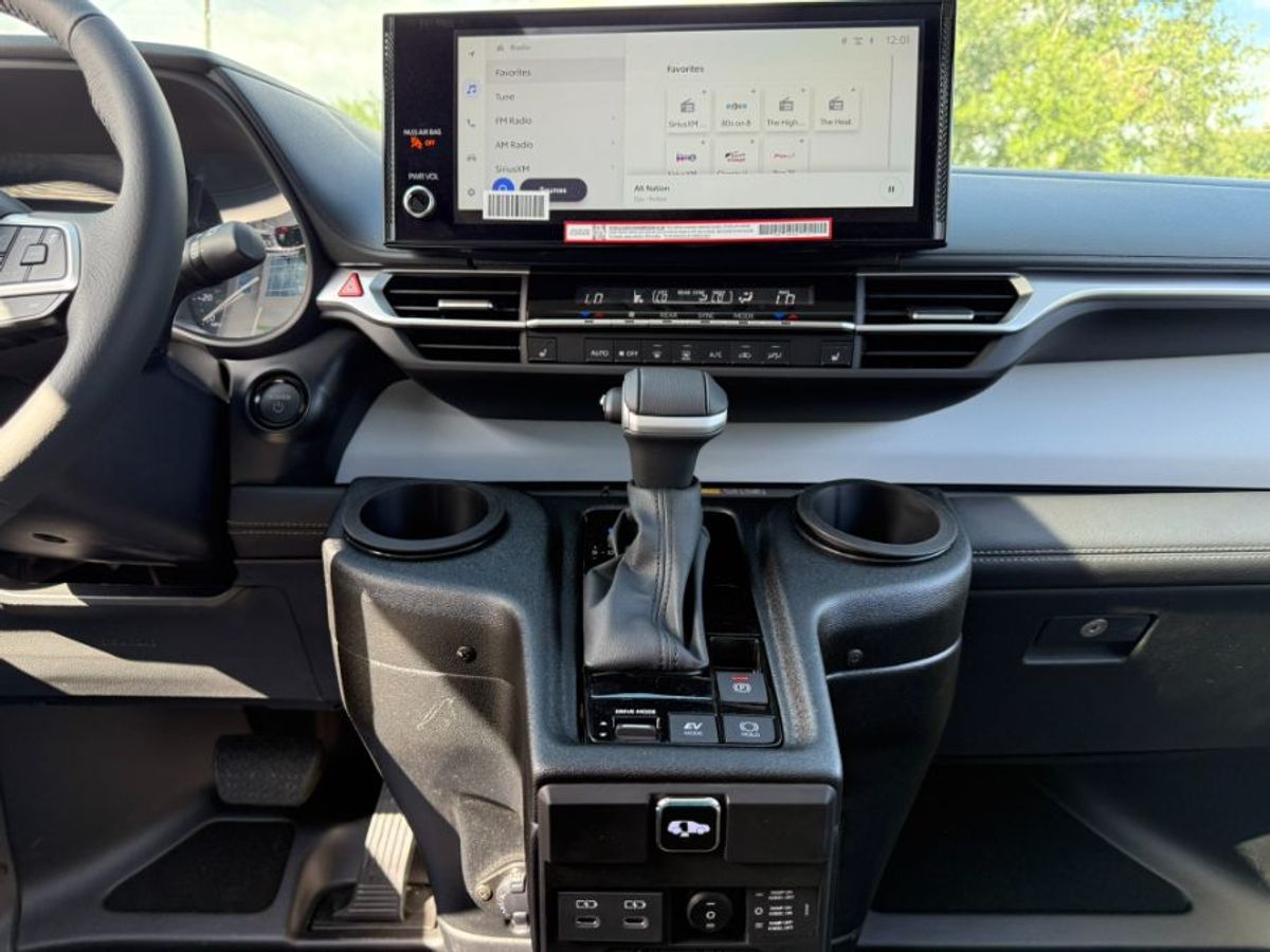 Toyota Sienna gris imagen número 16
