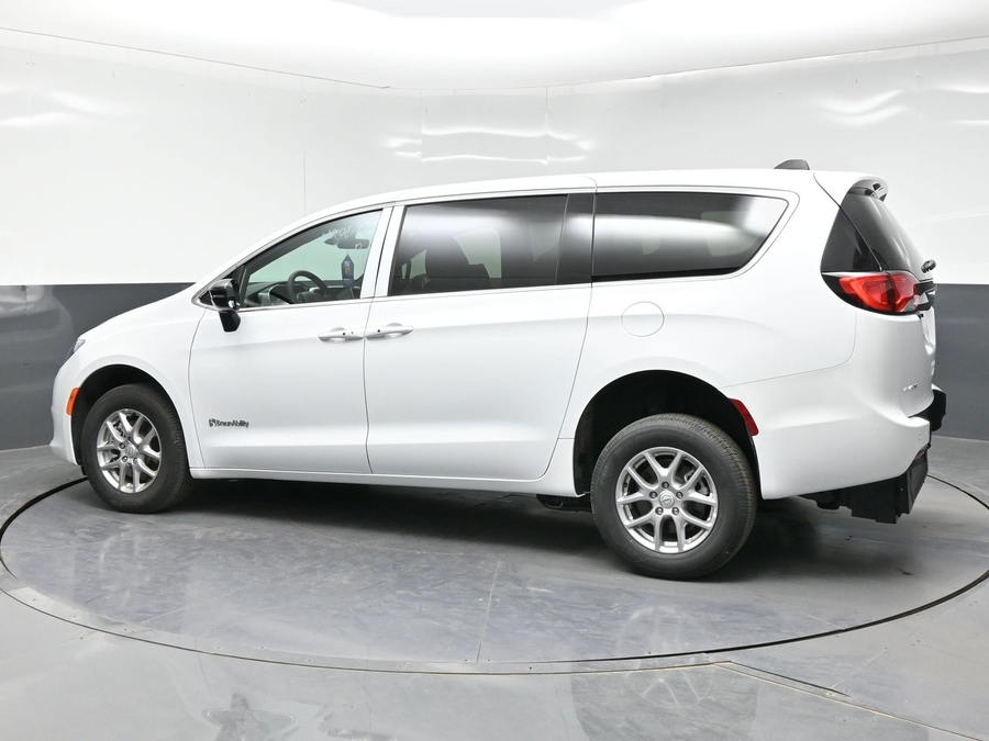 2026 Chrysler Voyager LX's photo