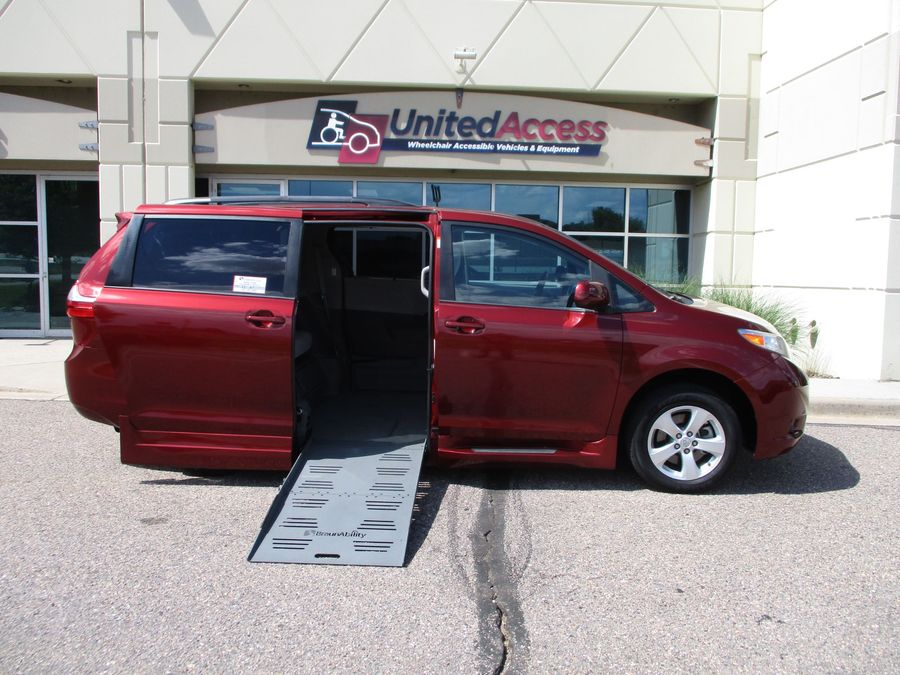 Used 2016 Toyota Sienna LE - BraunAbility Side Entry Entry Fold Out Automatic Ramp