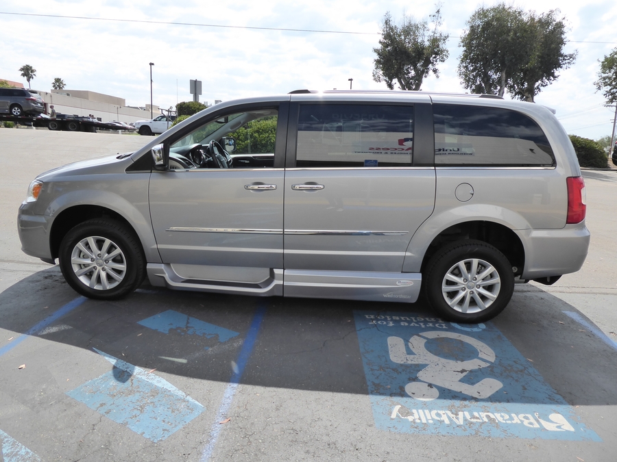 Used 2016 Chrysler Town and Country Limited Platinum - VMI Side Entry In Floor Automatic Ramp