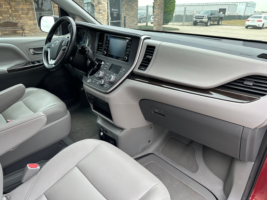 Used 2020 Toyota Sienna XLE Base - BraunAbility Side Entry Entry In Floor Automatic Ramp