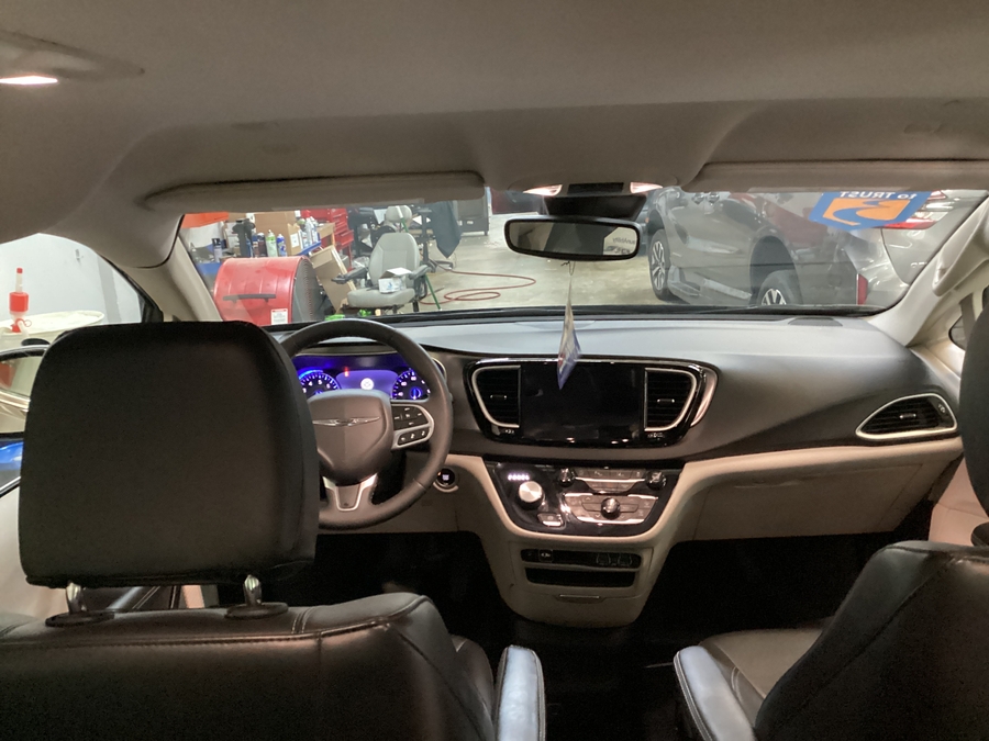 Número de imagen Chrysler Pacifica negro 5