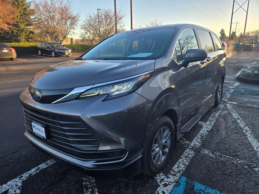 Used 2022 Toyota Sienna Hybrid LE - VMI Side Entry Entry In Floor Automatic Ramp