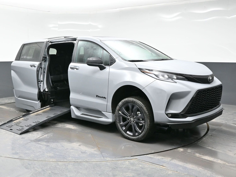 New 2026 Toyota Sienna Hybrid XSE Sport - BraunAbility Side Entry Entry Fold Out Automatic Ramp