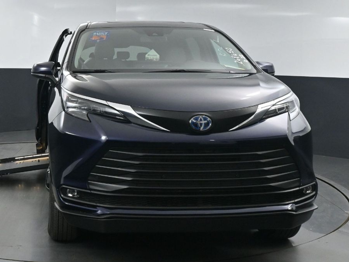 2025 TOYOTA SIENNA - Image 2