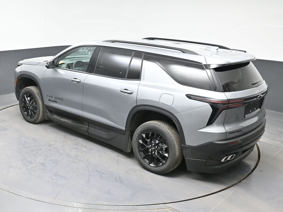 New 2025 Chevrolet Traverse 1LT Midnight - BraunAbility Side Entry Entry In Floor Automatic Ramp