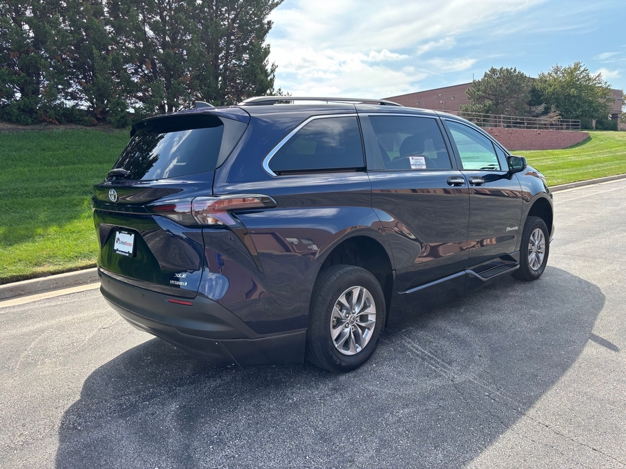 Used 2023 Toyota Sienna Hybrid XLE Plus - BraunAbility Side Entry Fold Out Automatic Ramp