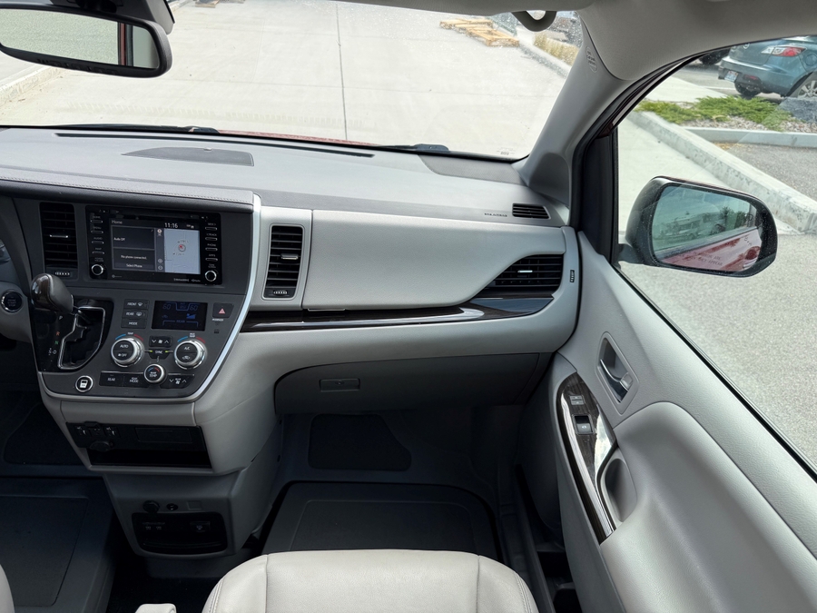 Used 2020 Toyota Sienna XLE - BraunAbility Side Entry In Floor Automatic Ramp