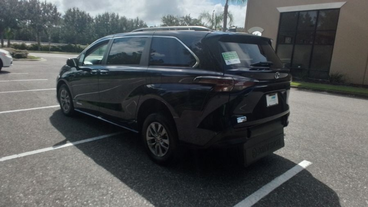 2024 TOYOTA SIENNA - Image 8