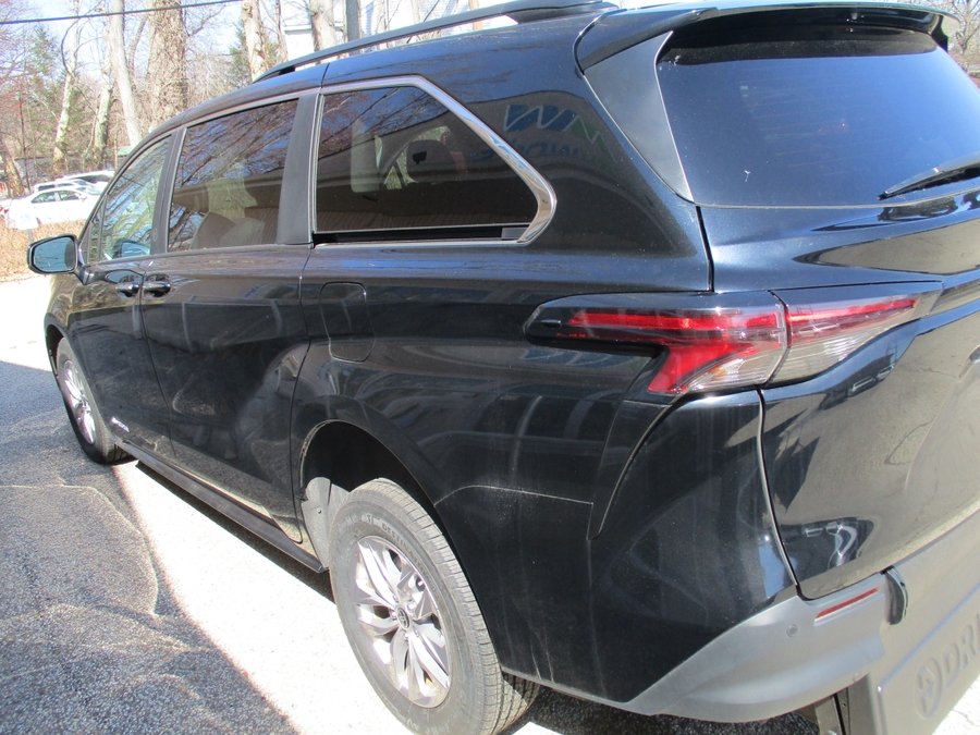 Black Toyota Sienna image number 12