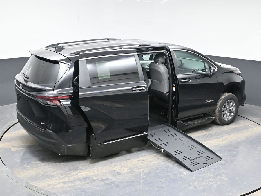Black Toyota Sienna image number 24