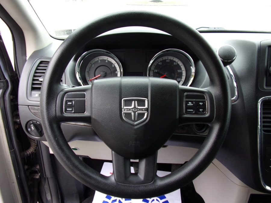 Grey Dodge Grand Caravan image number 9