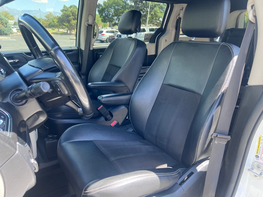 Used 2019 Dodge Grand Caravan SXT - BraunAbility Side Entry Fold Out Automatic Ramp
