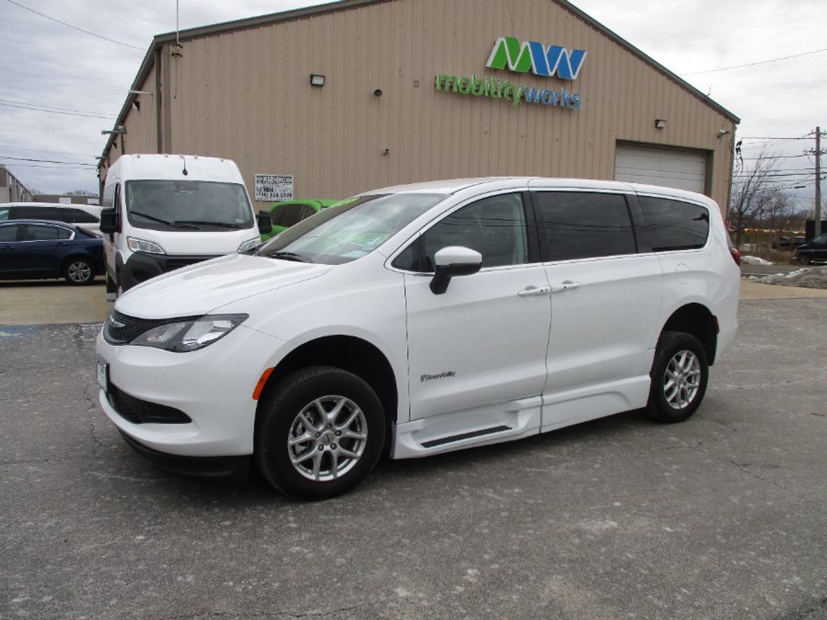 2023 CHRYSLER VOYAGER - Image 3