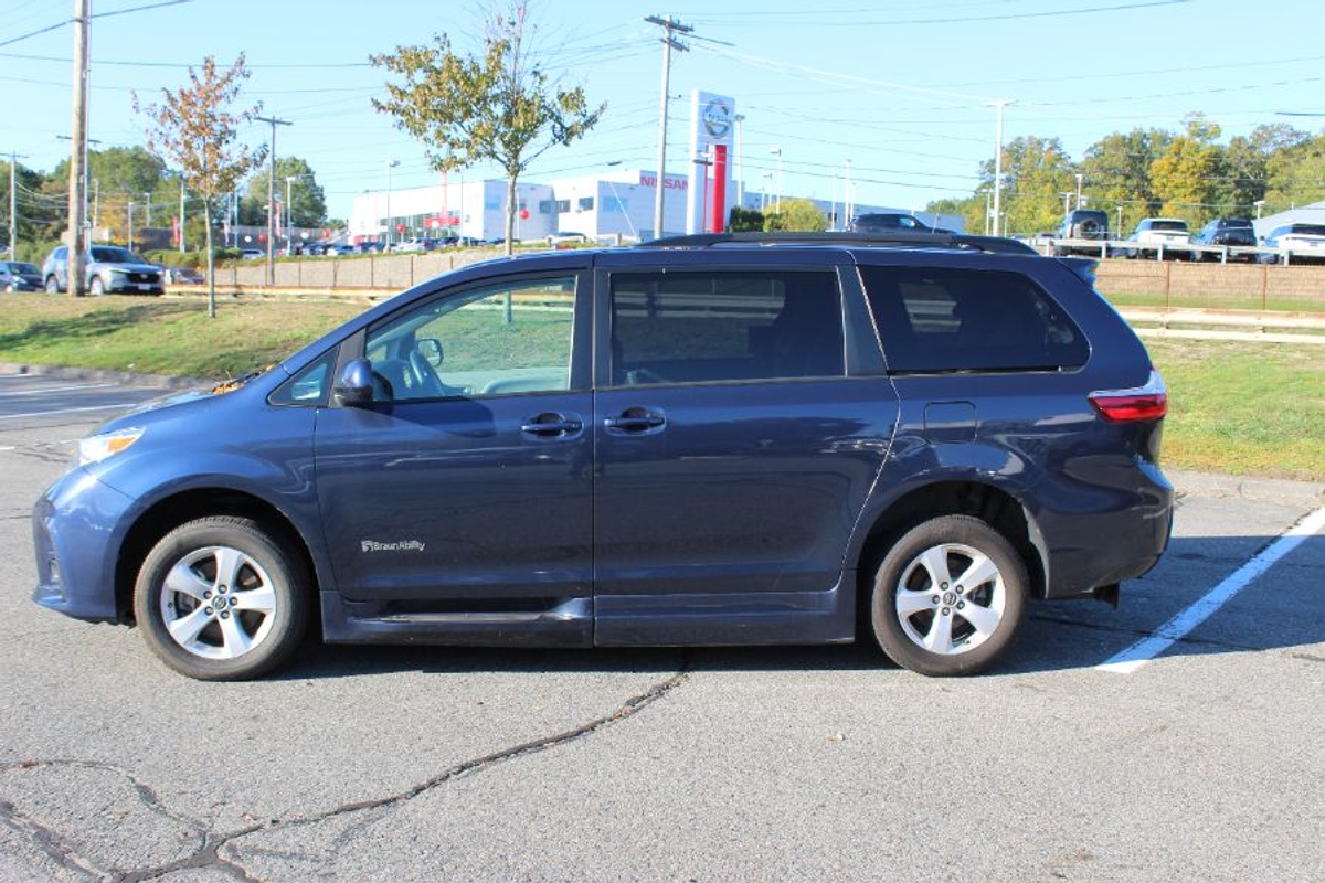 2019 TOYOTA SIENNA - Image 3
