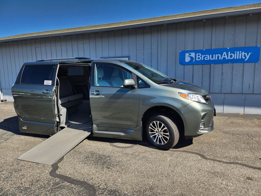 Used 2020 Toyota Sienna XLE Base - VMI Side Entry Entry In Floor Automatic Ramp