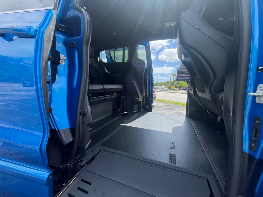 Blue Chrysler Pacifica image number 17