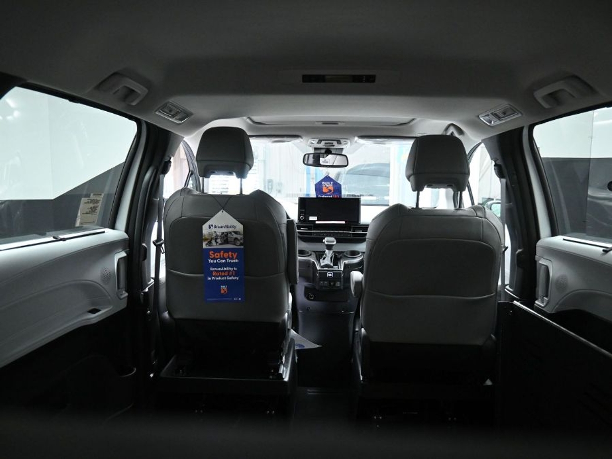 2025 TOYOTA SIENNA - Image 23