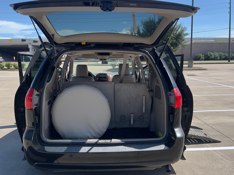 Used 2010 Toyota Sienna LE - BraunAbility Side Entry Entry Fold Out Automatic Ramp