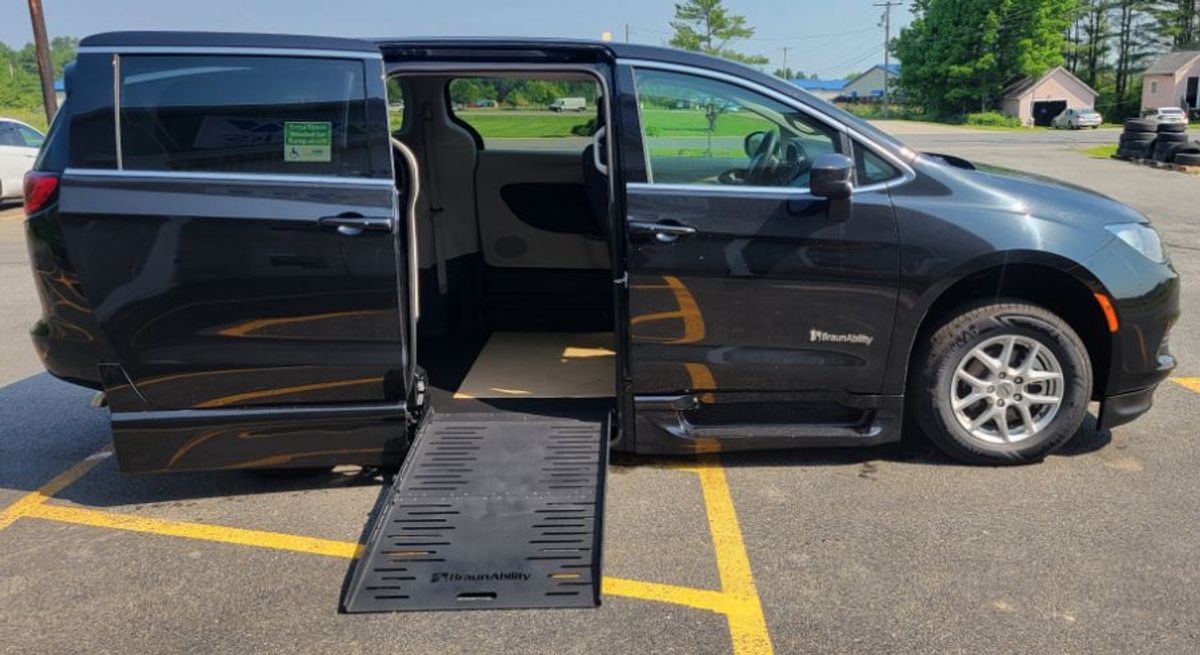 2022 CHRYSLER VOYAGER - Image 2