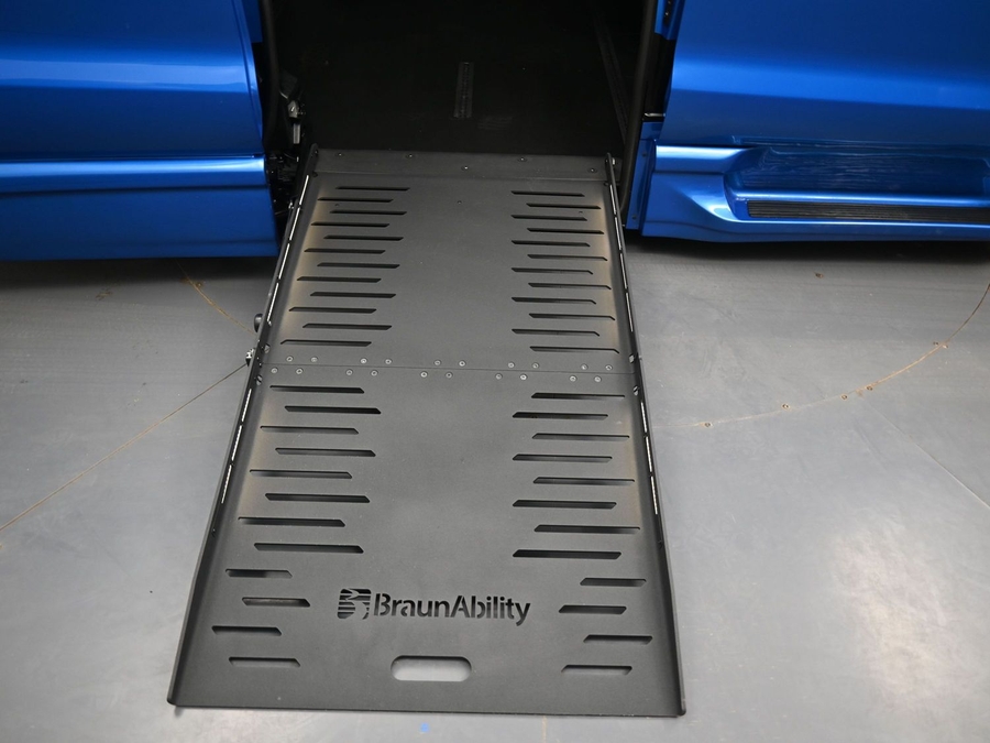 New 2026 Chrysler Pacifica Select Sport - BraunAbility Side Entry Entry Fold Out Automatic Ramp