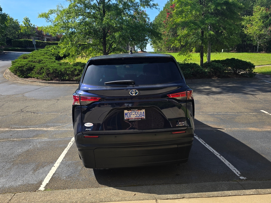 2021 Toyota Sienna XLE - Photo 6