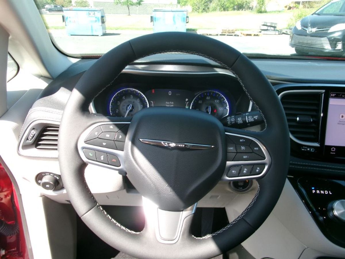 2024 CHRYSLER PACIFICA - Image 12