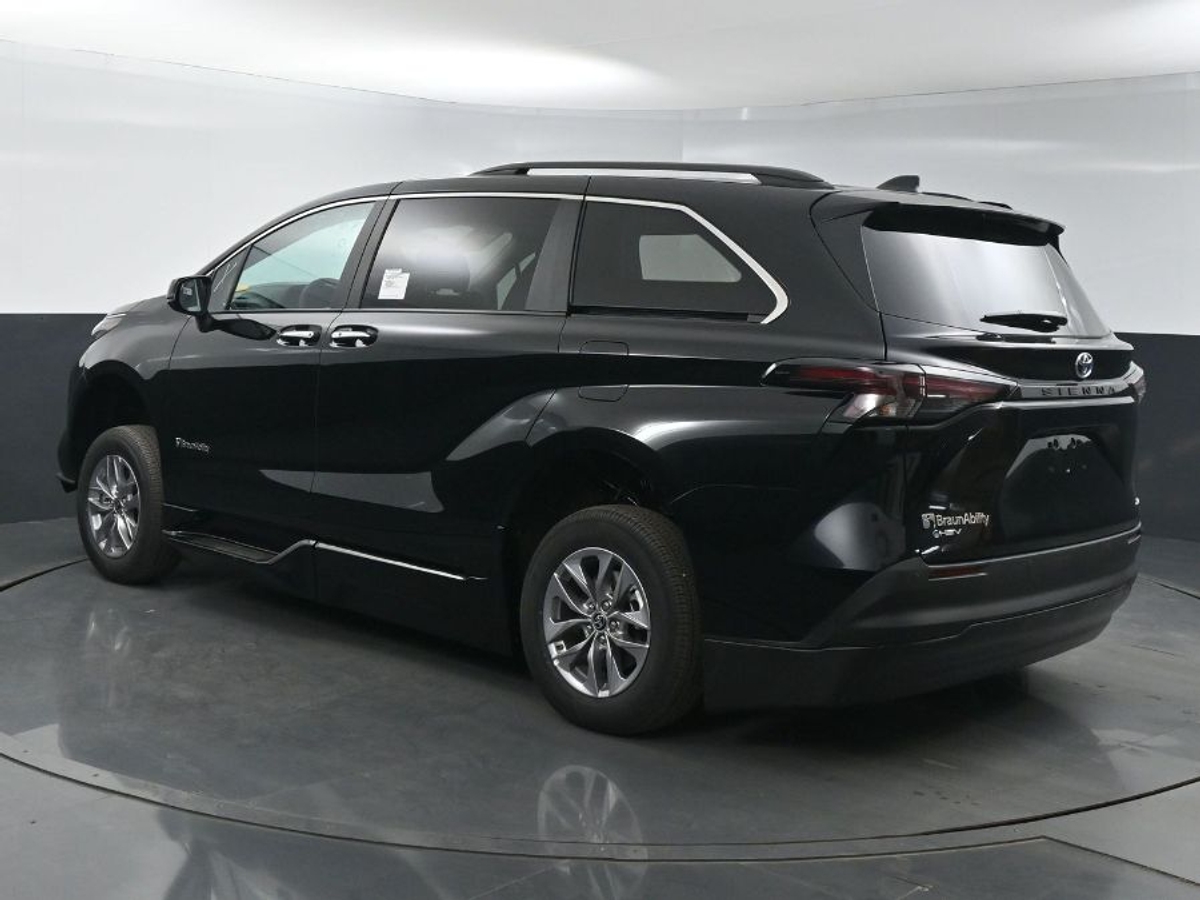 2025 TOYOTA SIENNA - Image 3