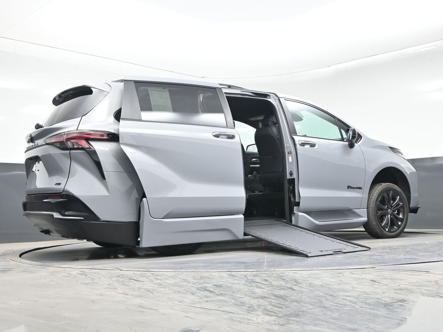 New 2026 Toyota Sienna Hybrid XSE Sport - BraunAbility Side Entry Entry In Floor Automatic Ramp