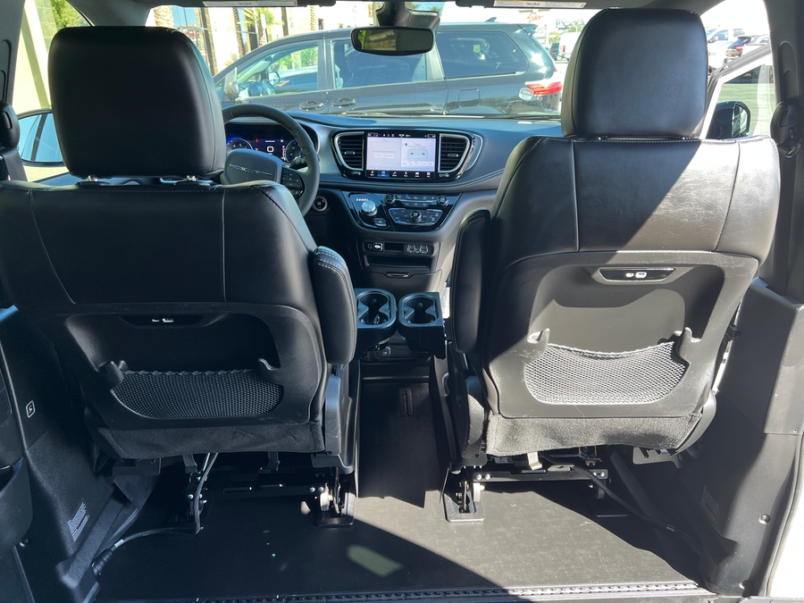 Used 2024 Chrysler Pacifica Touring L - BraunAbility Side Entry Entry Fold Out Automatic Ramp