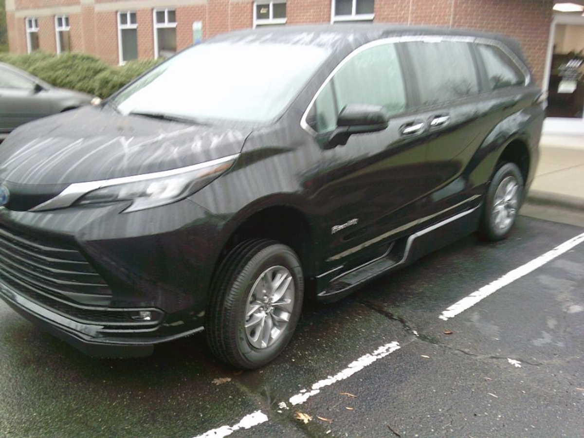 2025 TOYOTA SIENNA - Image 4