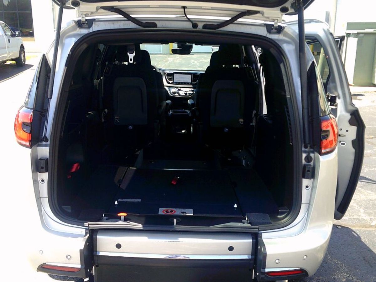 2024 CHRYSLER PACIFICA - Image 18