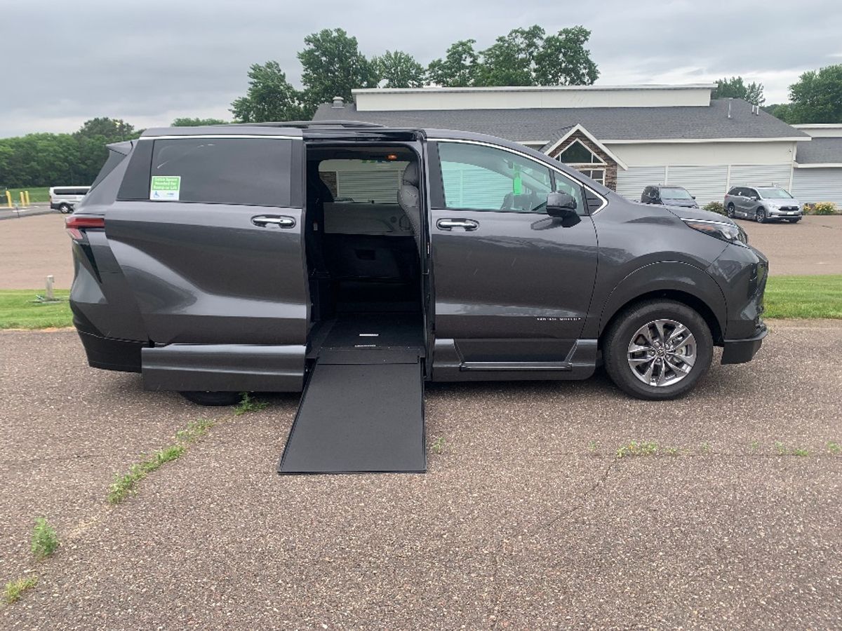 Metallic Gray Toyota Sienna image number 13